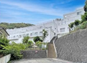 横須賀市浦賀、マンションの外観画像です