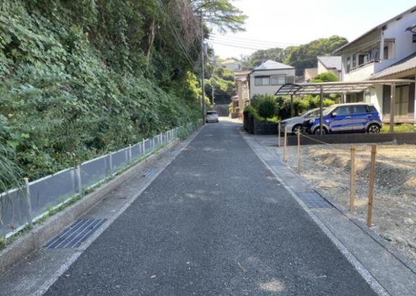 横須賀市二葉、土地の前面道路を含む現地写真画像です