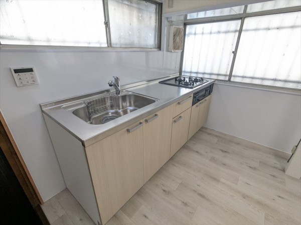 横須賀市船越町、中古一戸建てのキッチン画像です