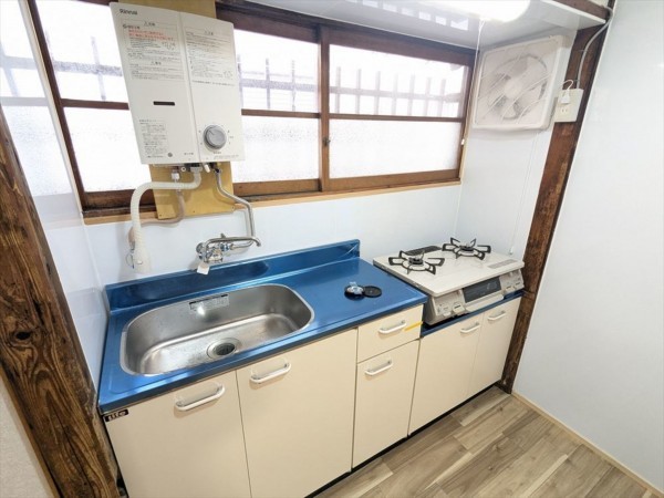 横須賀市船越町、中古一戸建てのキッチン画像です