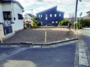 横須賀市長沢、土地の前面道路を含む現地写真画像です