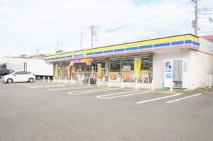 横須賀市野比、マンションのコンビニ画像です