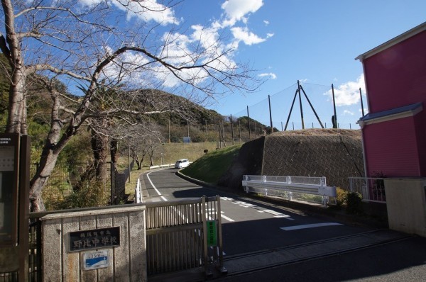 横須賀市野比、マンションの中学校画像です