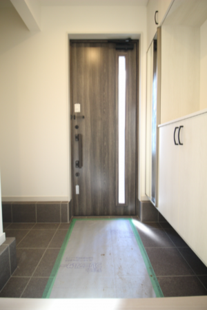 横須賀市舟倉、新築一戸建ての玄関画像です