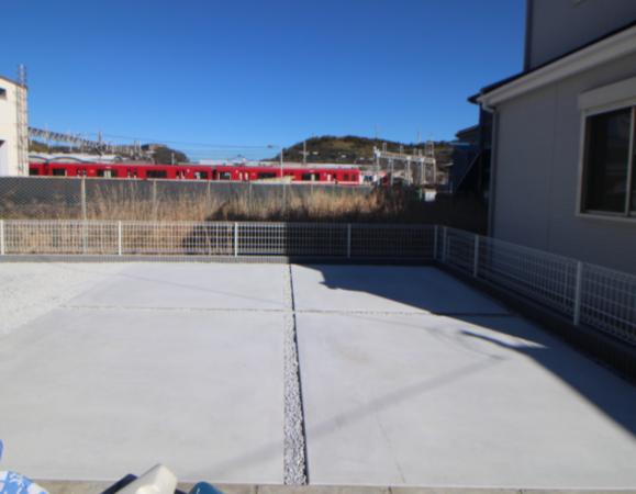 横須賀市舟倉、新築一戸建ての駐車場画像です