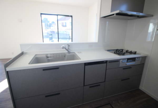 横須賀市舟倉、新築一戸建てのキッチン画像です