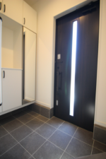 横須賀市舟倉、新築一戸建ての玄関画像です