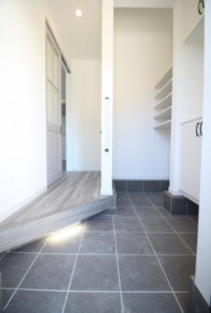 横須賀市舟倉、新築一戸建ての玄関画像です