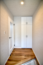 横須賀市佐原、新築一戸建ての玄関画像です