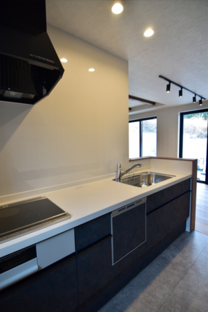 横須賀市佐原、新築一戸建てのキッチン画像です