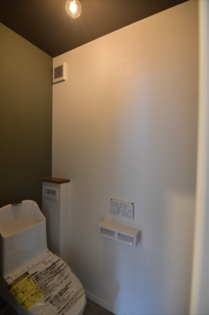 横須賀市佐原、新築一戸建てのトイレ画像です