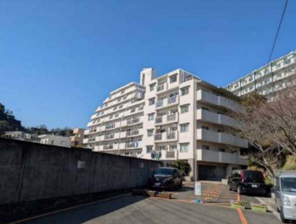 横須賀市鴨居、マンションの外観画像です