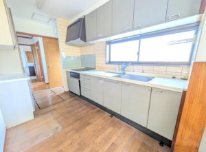 横須賀市汐入町、中古一戸建てのキッチン画像です