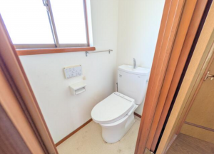 横須賀市汐入町、中古一戸建てのトイレ画像です