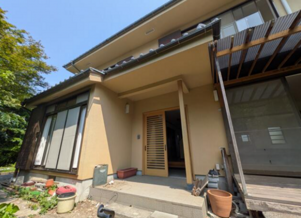 横須賀市汐入町、中古一戸建ての玄関画像です