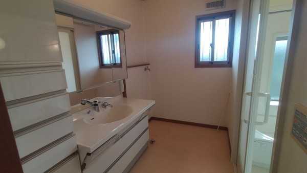 福知山市大江町、中古一戸建ての洗面画像です