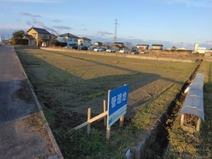 米子市古豊千、土地の前面道路を含む現地写真画像です