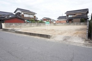 米子市河崎、土地の前面道路を含む現地写真画像です