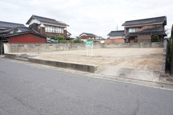 米子市河崎、土地の前面道路を含む現地写真画像です