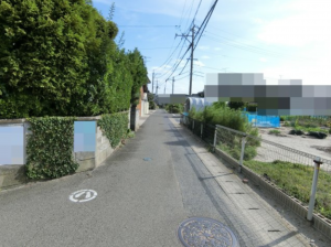 米子市旗ヶ崎、土地の前面道路を含む現地写真画像です