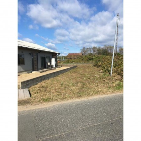 鳥取市賀露町西、土地の前面道路を含む現地写真画像です