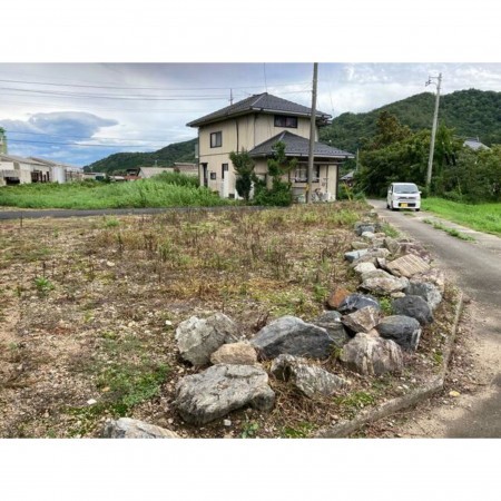 鳥取市上段、土地の前面道路を含む現地写真画像です