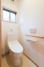 出雲市矢野町、新築一戸建てのトイレ画像です