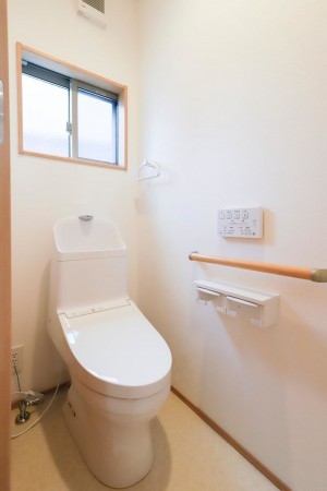 出雲市矢野町、新築一戸建てのトイレ画像です