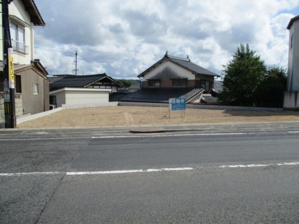 松江市上乃木、土地の前面道路を含む現地写真画像です