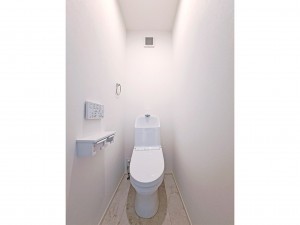 米子市淀江町佐陀、新築一戸建てのトイレ画像です