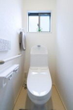 出雲市矢野町、新築一戸建てのトイレ画像です