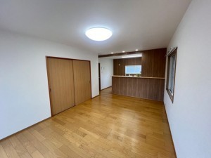 鳥取市浜坂、中古一戸建ての居間画像です