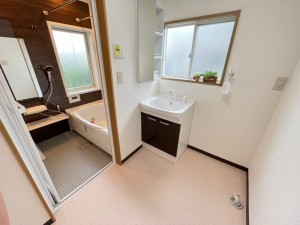 鳥取市浜坂、中古一戸建ての洗面画像です