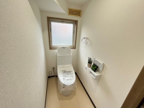 鳥取市浜坂、中古一戸建てのトイレ画像です