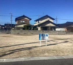 米子市旗ヶ崎、土地の前面道路を含む現地写真画像です
