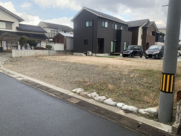 出雲市大津町、土地の前面道路を含む現地写真画像です