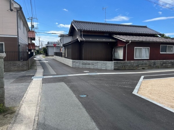 米子市河崎、土地の前面道路を含む現地写真画像です