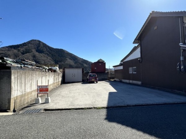 鳥取市河原町袋河原、土地の前面道路を含む現地写真画像です