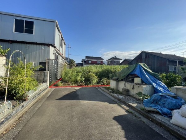 鳥取市古海、土地の前面道路を含む現地写真画像です