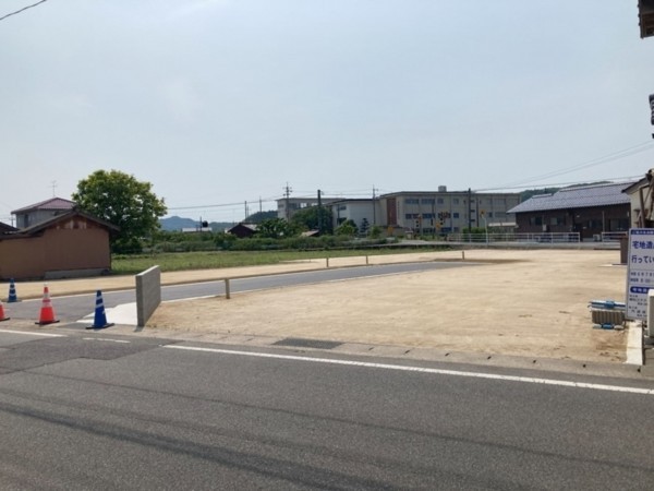 出雲市下古志町、土地の前面道路を含む現地写真画像です