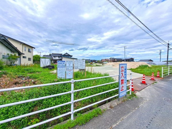 松江市竹矢町、土地の前面道路を含む現地写真画像です