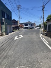 米子市角盤町、土地の前面道路を含む現地写真画像です