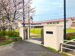 出雲市西新町、新築一戸建ての小学校画像です