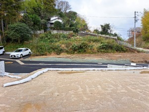 松江市雑賀町、土地の前面道路を含む現地写真画像です