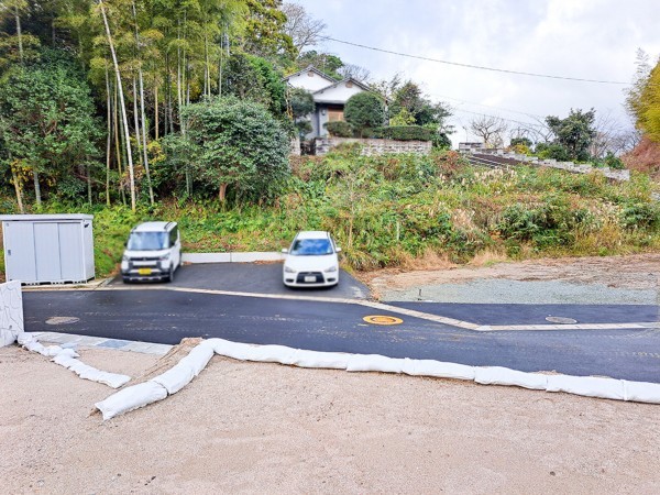 松江市雑賀町、土地の前面道路を含む現地写真画像です