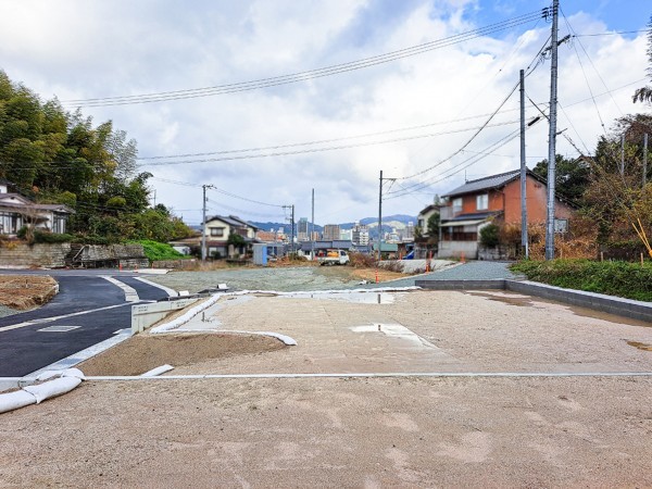 松江市雑賀町、土地の前面道路を含む現地写真画像です