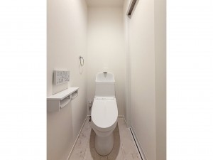 米子市両三柳、新築一戸建てのトイレ画像です