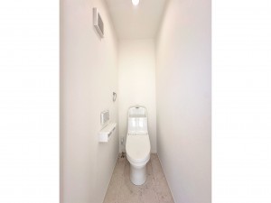 米子市両三柳、新築一戸建てのトイレ画像です