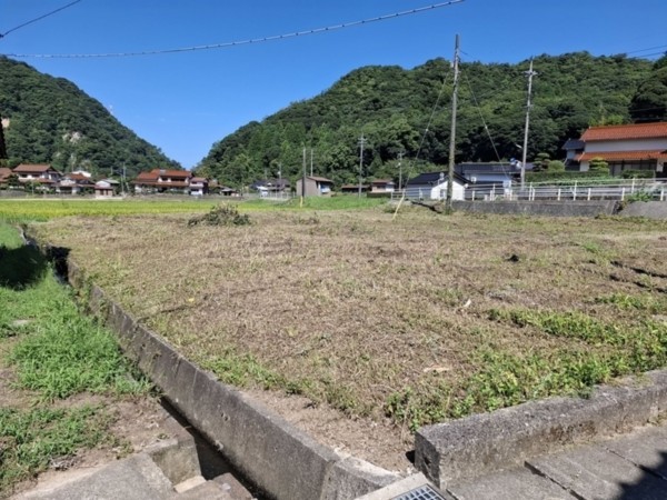 出雲市朝山町、土地の前面道路を含む現地写真画像です