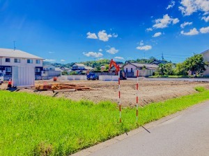 出雲市上塩冶町、土地の前面道路を含む現地写真画像です